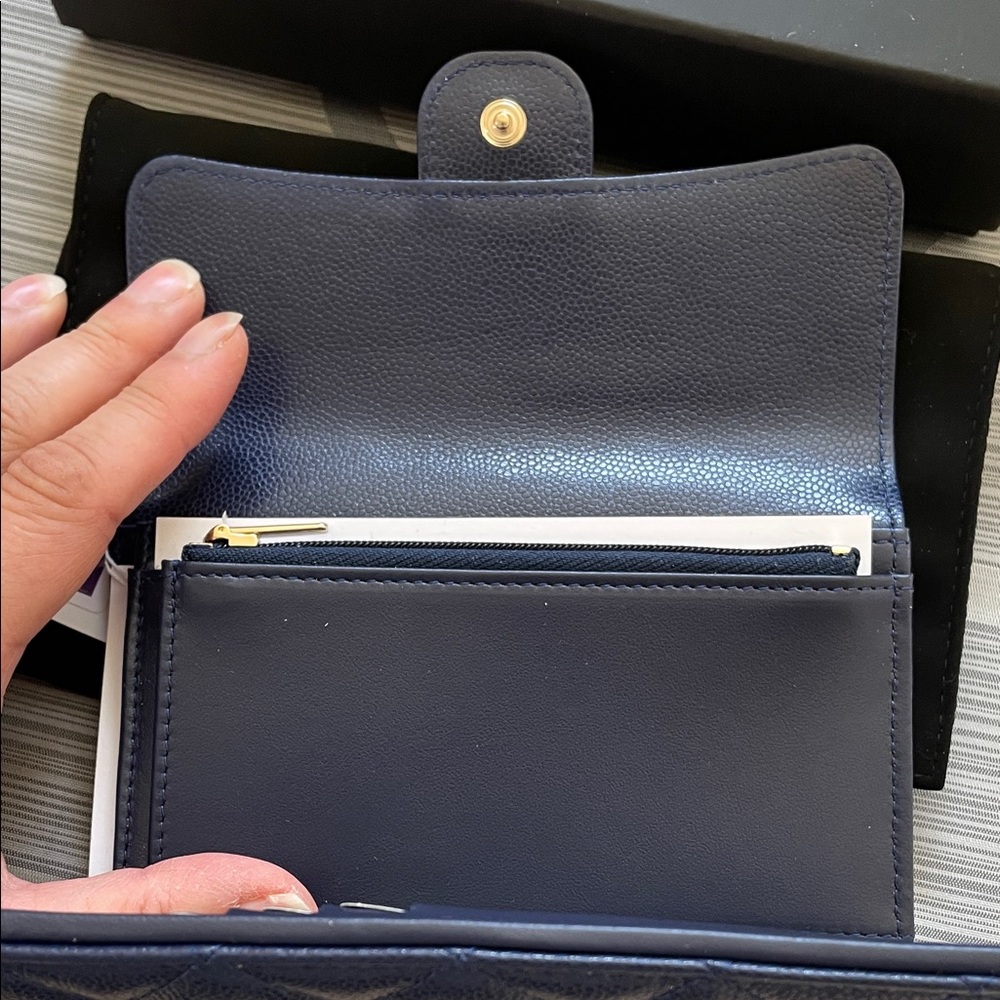 NIB CHANEL Navy Quilted Caviar Leather Wallet with CC - Picture 5 of 7